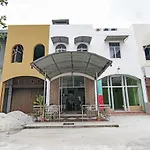OYO 90897 Hotel Sepupu Satria