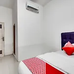 OYO 90897 Hotel Sepupu Satria